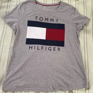 Tommy Hilfiger Women’s medium t shirt